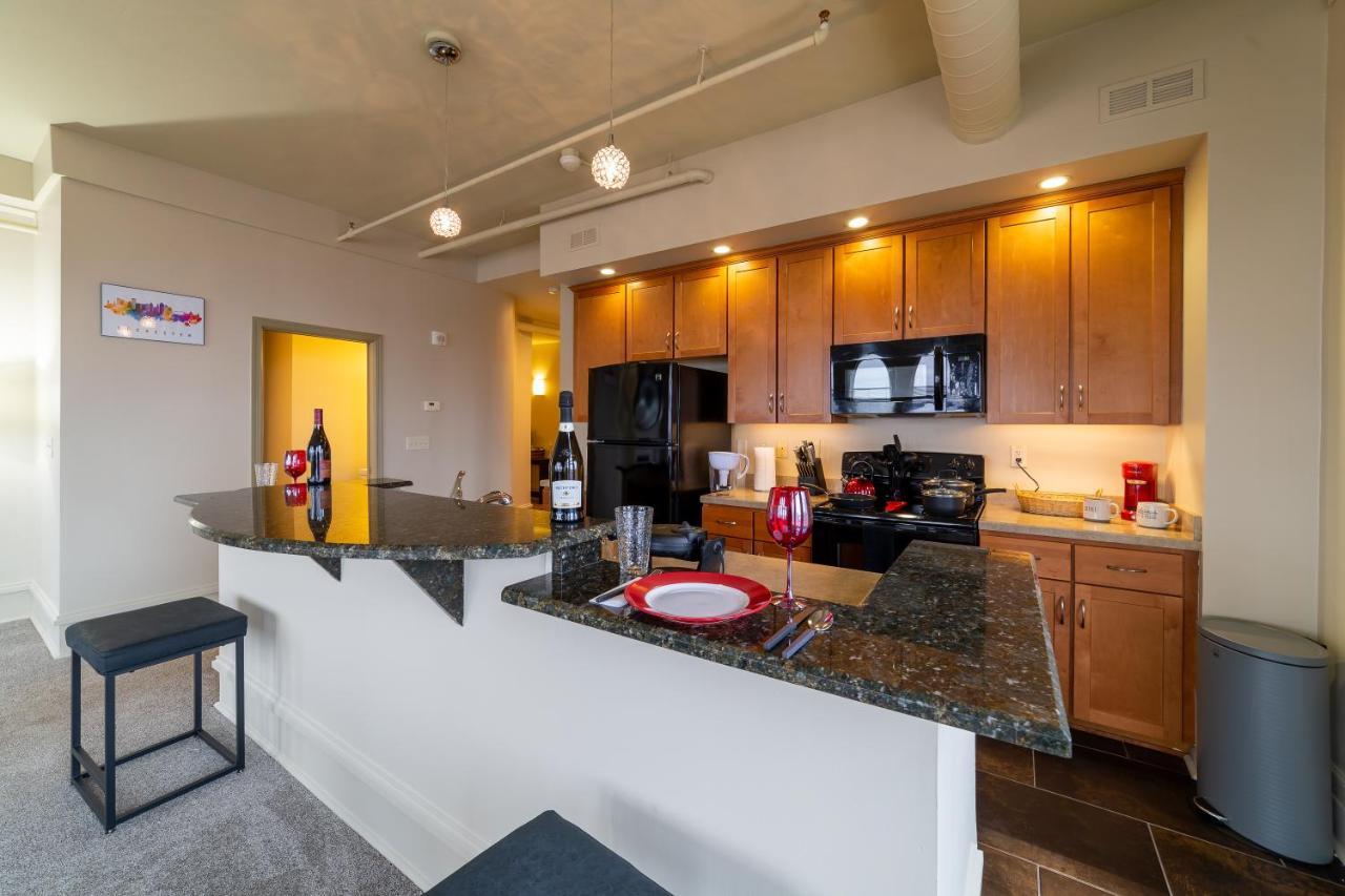 King Bed W/ Panoramic Views Of Dt! Apartamento Rochester Exterior foto
