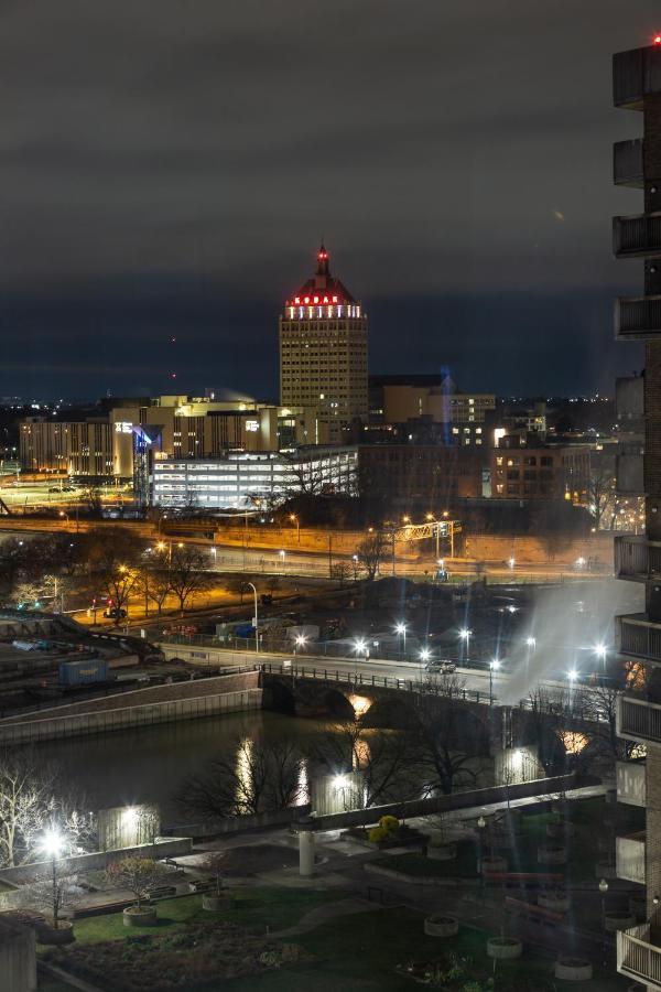 King Bed W/ Panoramic Views Of Dt! Apartamento Rochester Exterior foto
